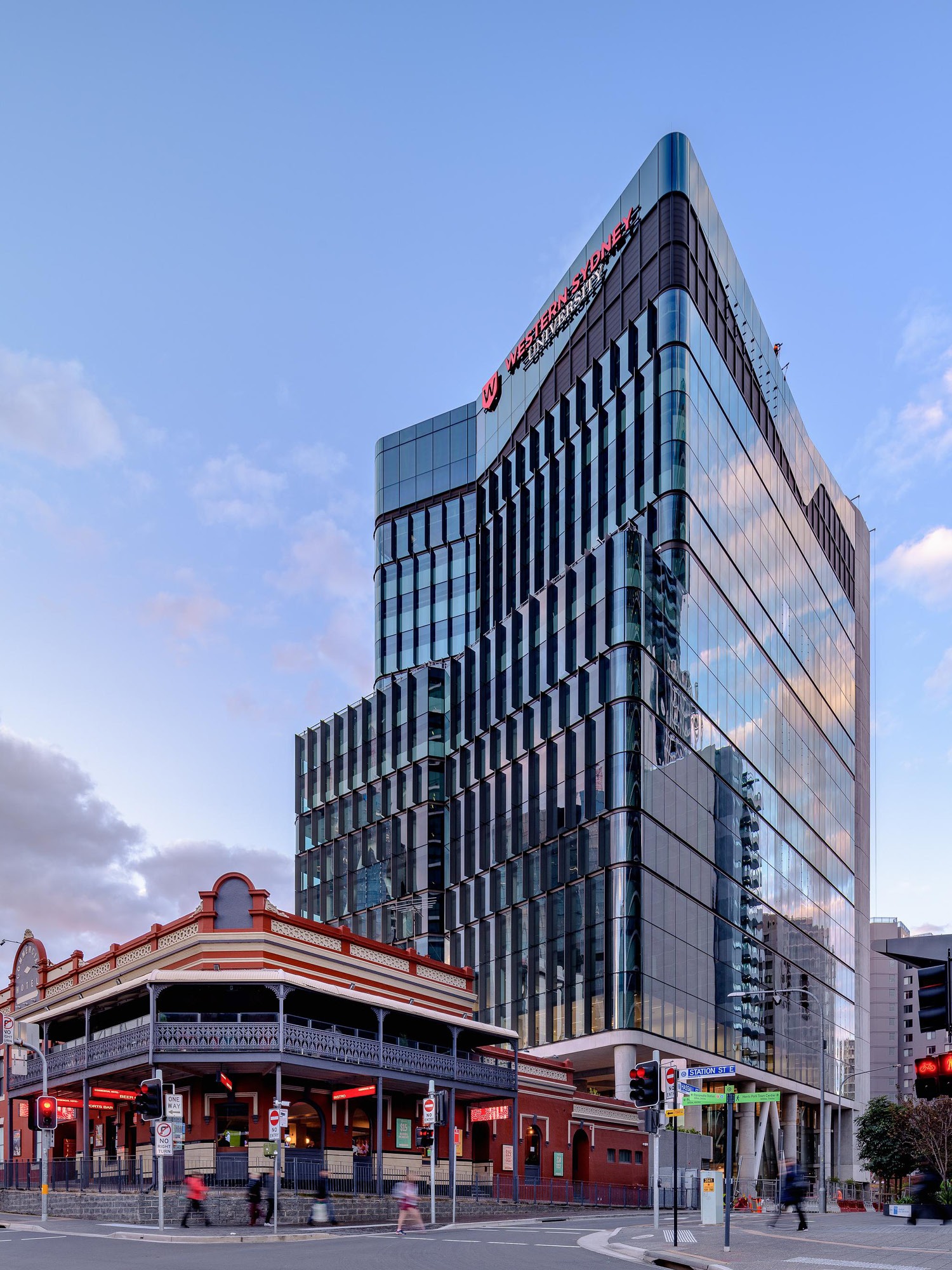 Photograph showing 6 Hassall Street in heritage context