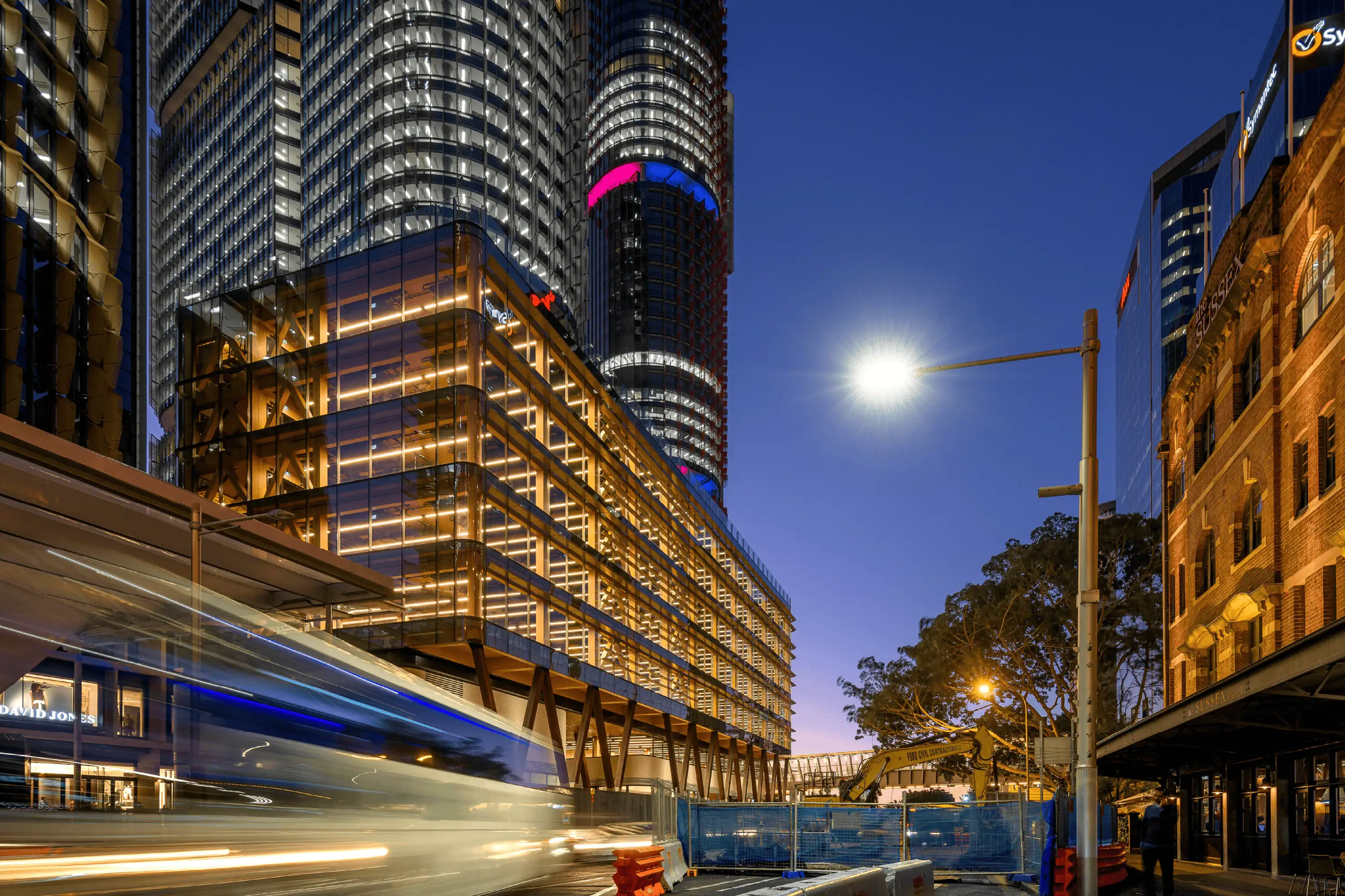 Evening street view photograph of the award-wining International House Sydney designed by Tzannes