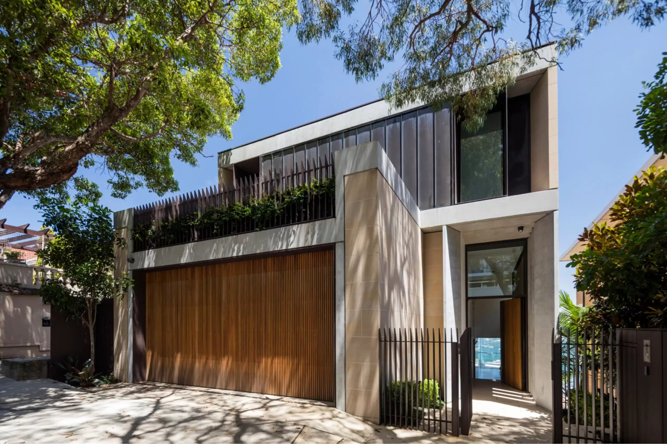Photograph of entry of Point Piper Residence designed by Tzannes