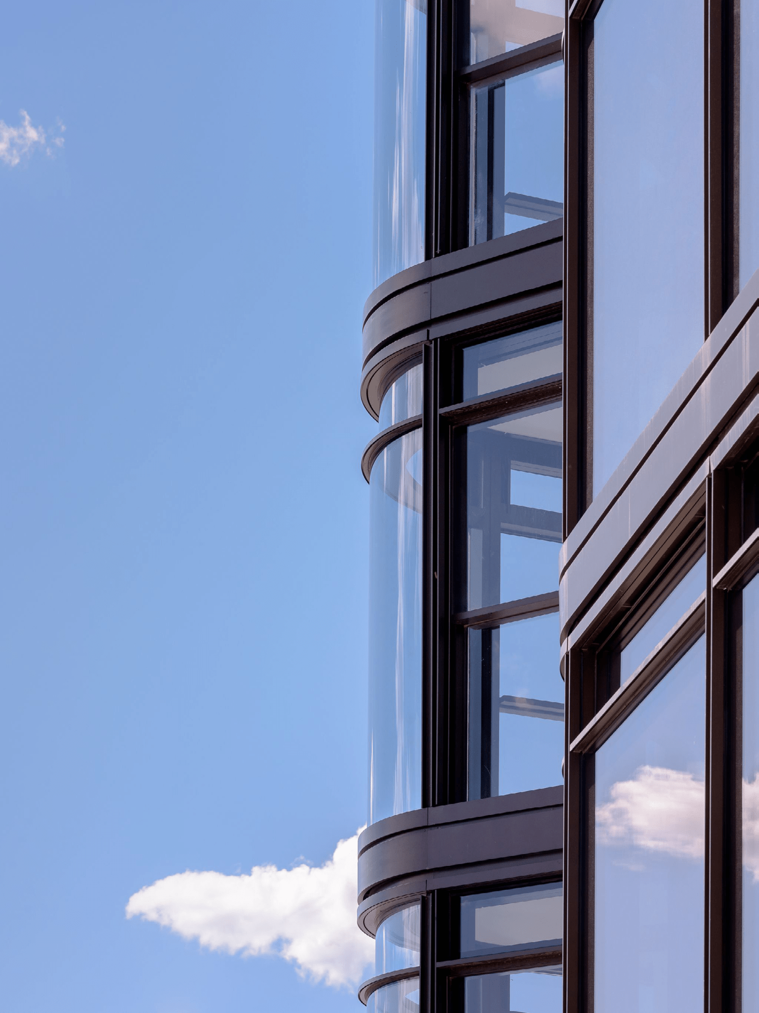 Photograph of fluid façade detail of Opera Residence designed by Tzannes