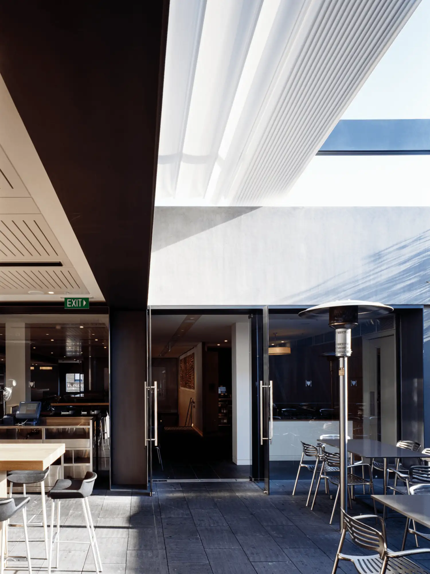 Photograph of outdoor terrace area in the award-wining Bistro Moncur and Woollahra Hotel designed by Tzannes