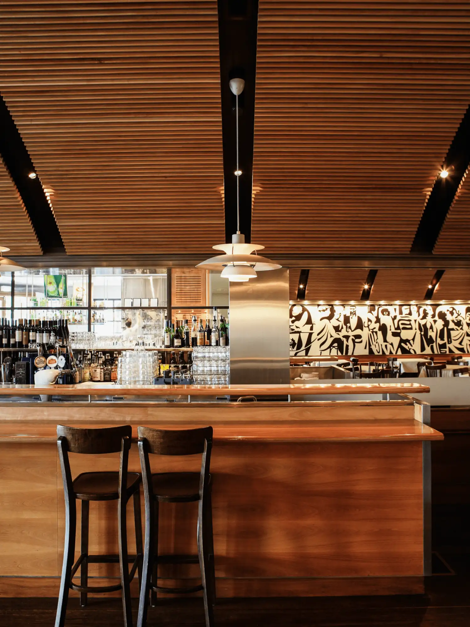 Photograph of bar area in the award-wining Bistro Moncur and Woollahra Hotel designed by Tzannes