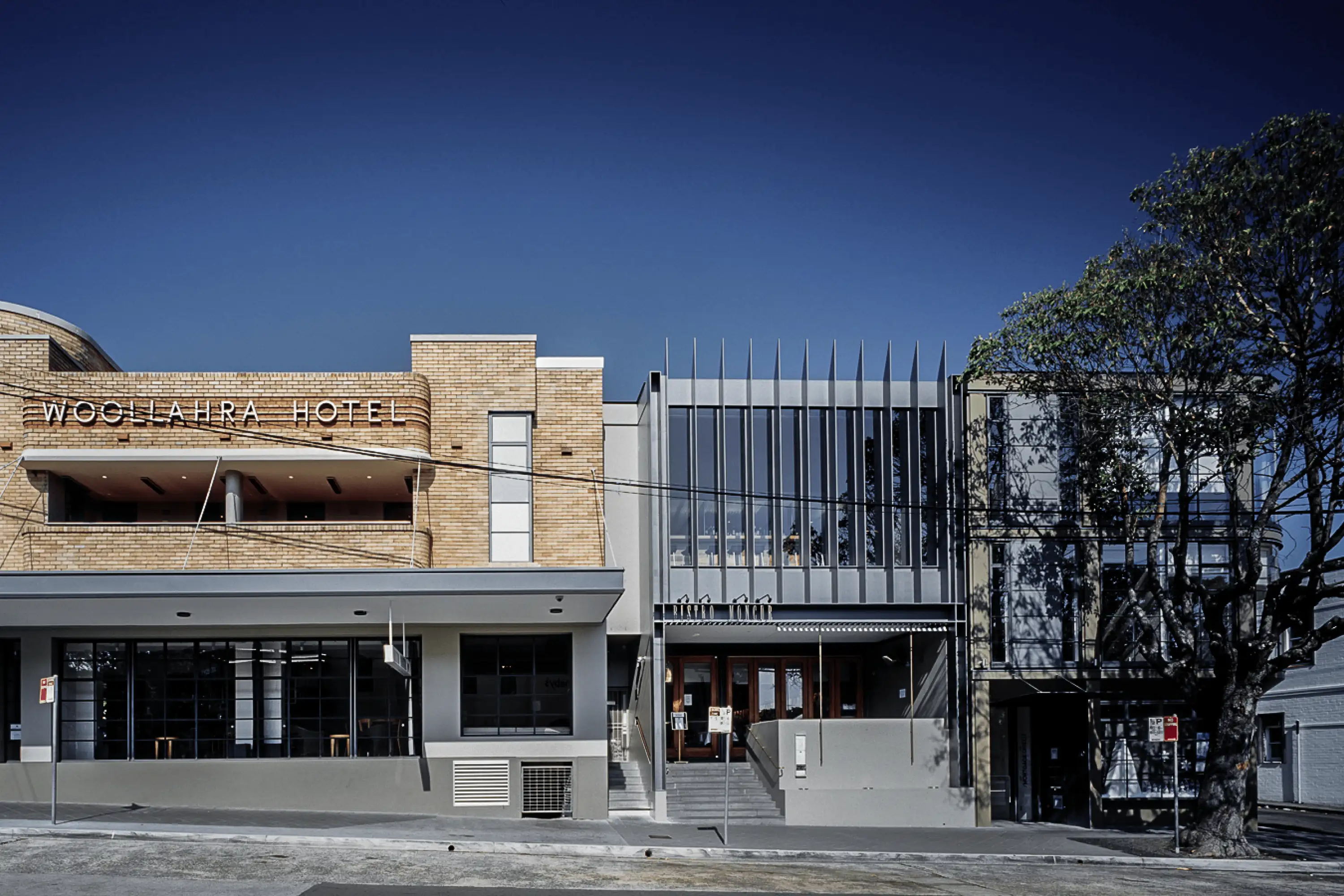 Photograph of the frontage elevation of the award-wining Bistro Moncur and Woollahra Hotel designed by Tzannes