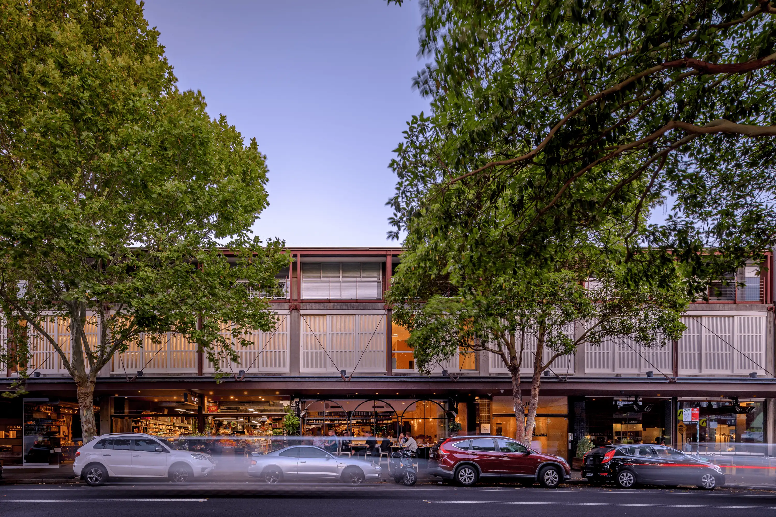 Photograph of the award-wining 490 Crown Street commercial building designed by Tzannes
