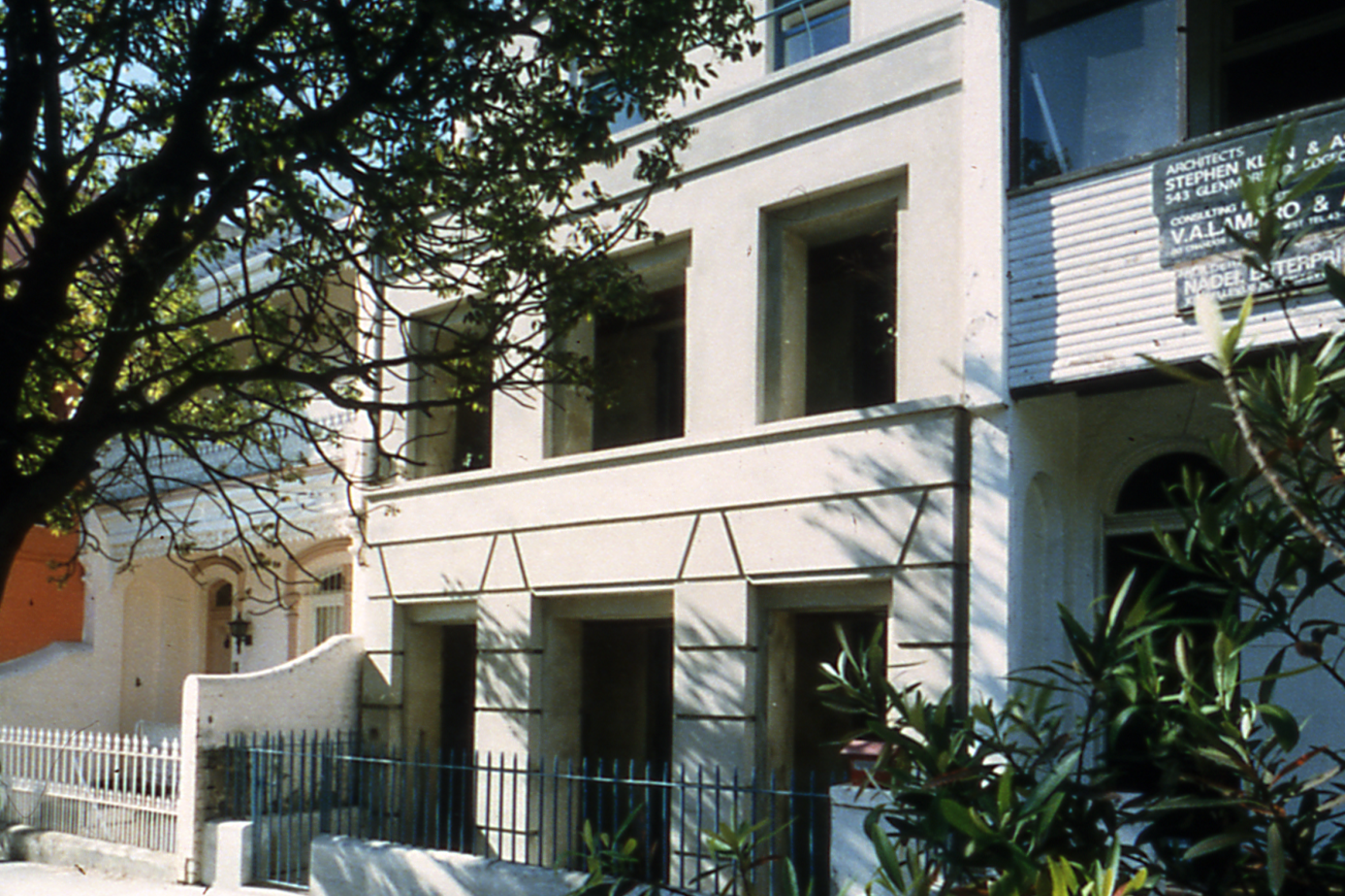 Photograph of exteriors of the award-wining Holmes Townhouse designed by Tzannes