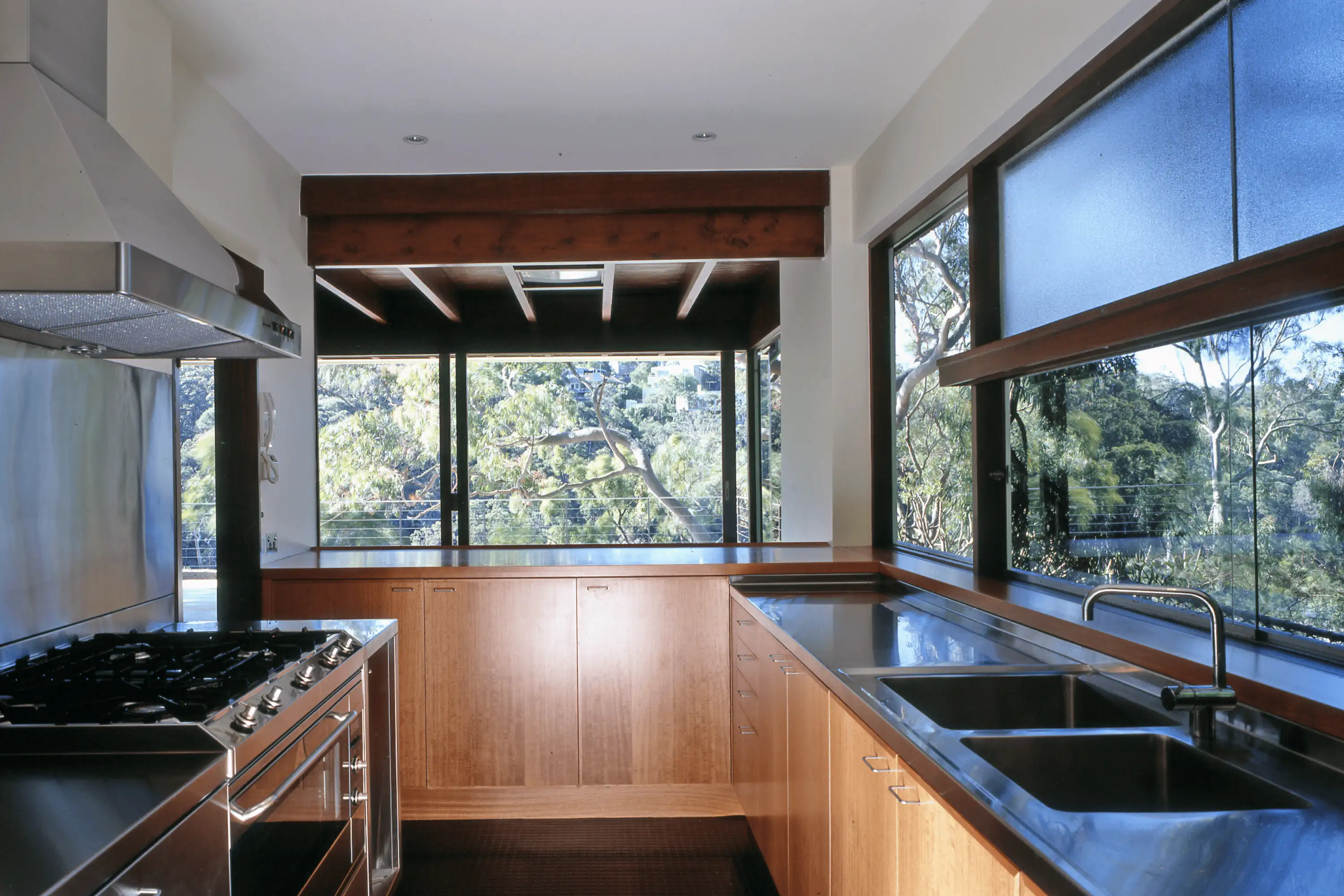 Photograph of kitchen area of the award-wining Snelling House designed by Tzannes