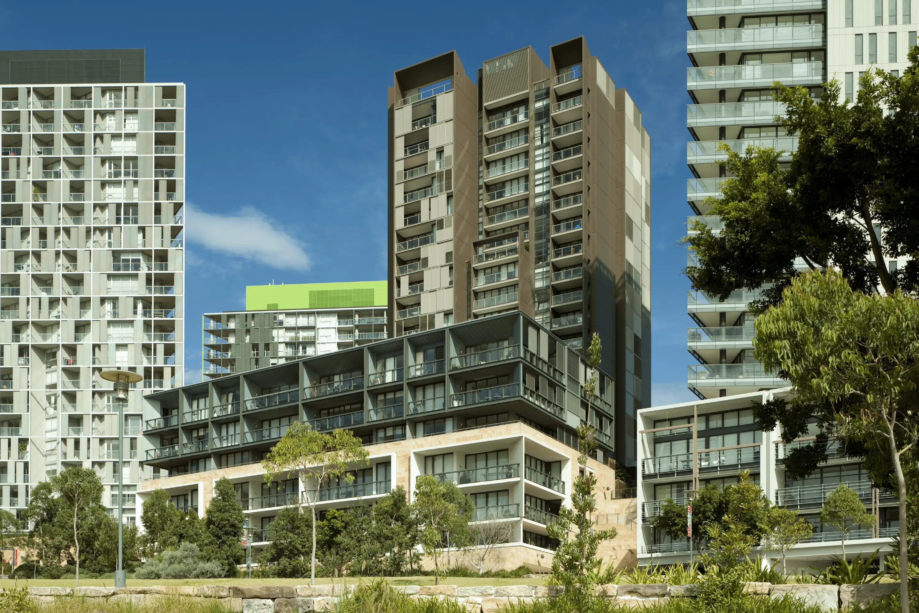 Photograph of the Tzannes award-wining Stonecutters and Knox on Bowman development at Jacksons Landing